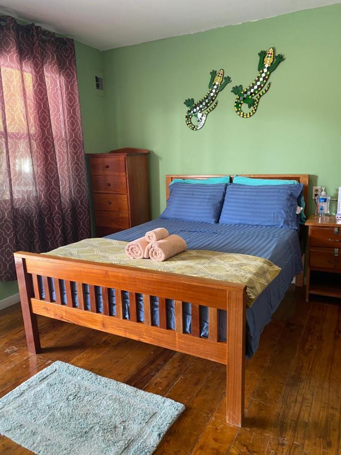 Go Slow Guesthouse Caye Caulker Eksteriør bilde